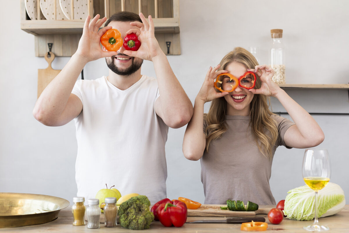 smiling-couple-playing-with-bell-pepper.jpg